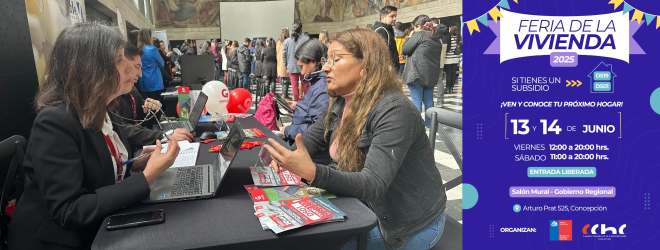Imagen que muestra dos personas participando de la feria de la vivienda en 2024